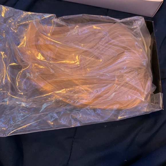 Blonde Human, synthetic mix pixie cut wig - Picture 3 of 3